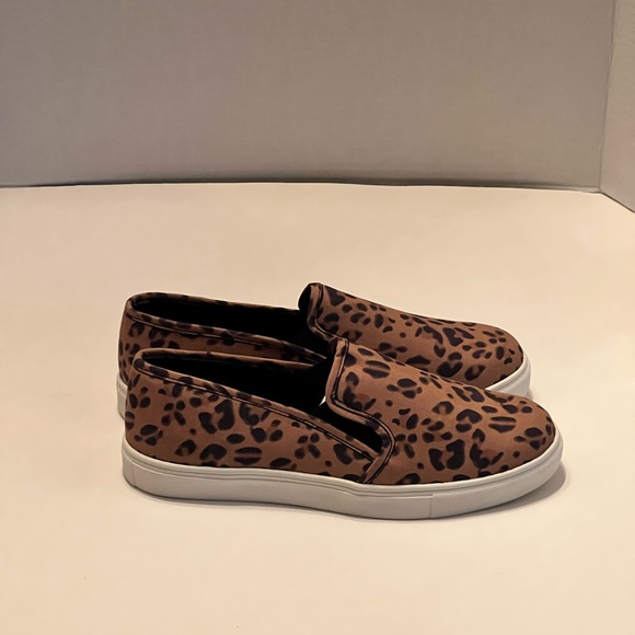 Cheetah Print Slip On Shoes for Ladies - Picture 3 of 7